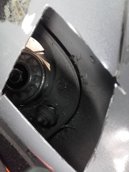 Datei:Einpressmutter Domlager HA.jpg