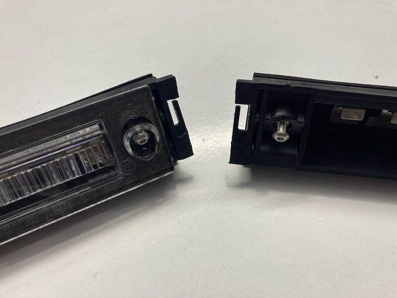 Datei:Gewindesbuchsen mit Edelstahlschraube.jpg