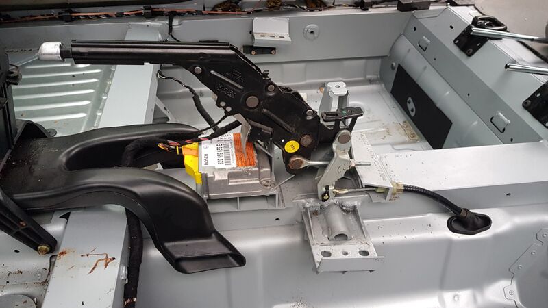 Datei:Position Airbagsteuergerät.jpg